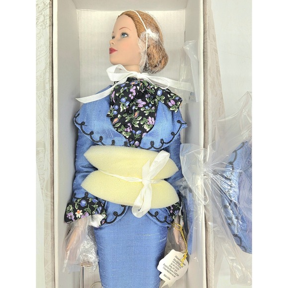Tonner-Brenda Starr 16Doll Celebration in Silk BS9402 NEW IN BOX with shipper